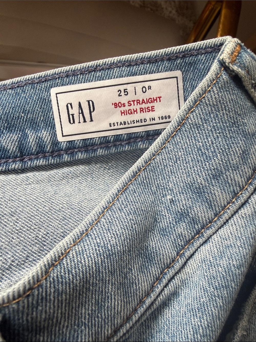 GAP 90’s high rise slim Straight-Leg Jeans, medium wash - Picture 2 of 5